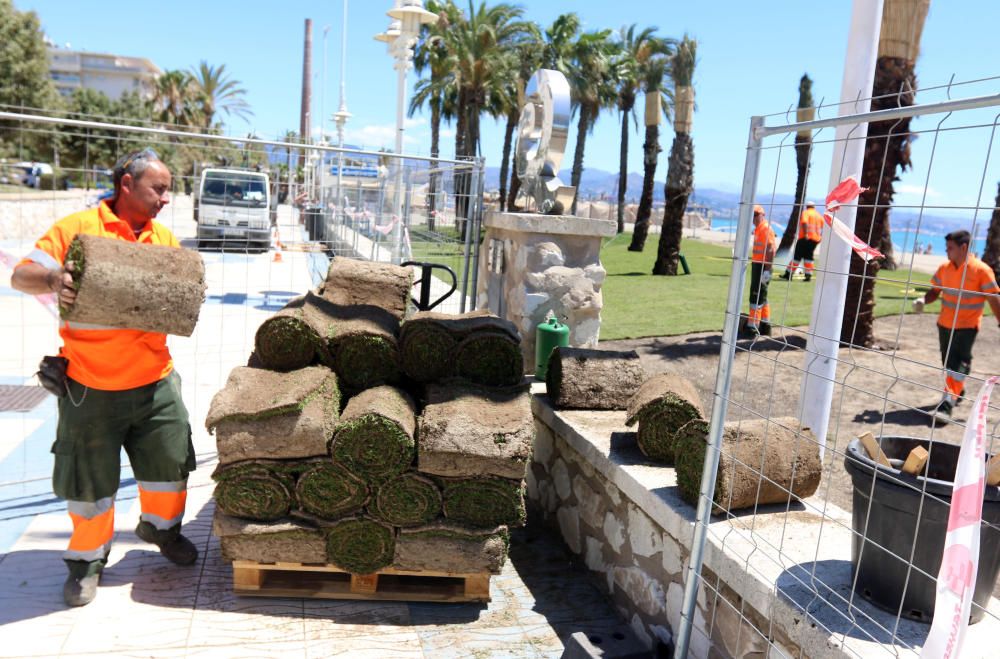 Comienzan las labores de limpieza de las playas de Málaga capital antes del inicio de la temporada de verano