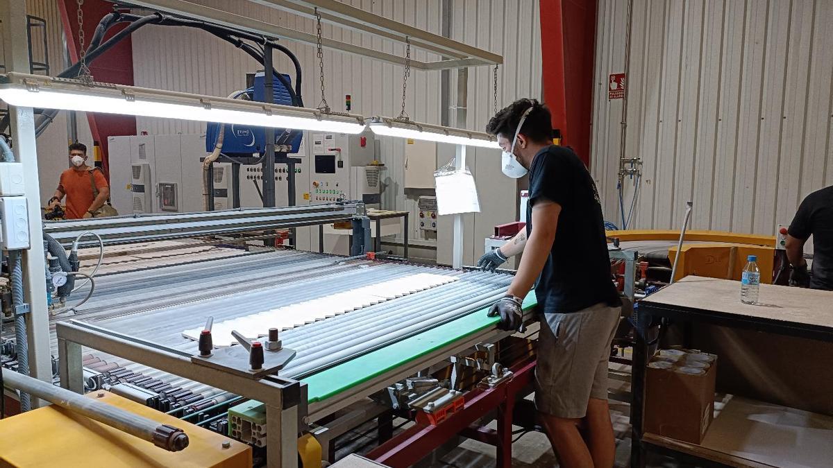 La industria es el sector de Castellón que más incrementa su empleo en esta oleada de la EPA.