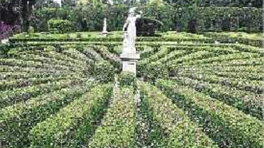 Jardín de monforte. El acceso al solar vecino era una reclamación de hace años.