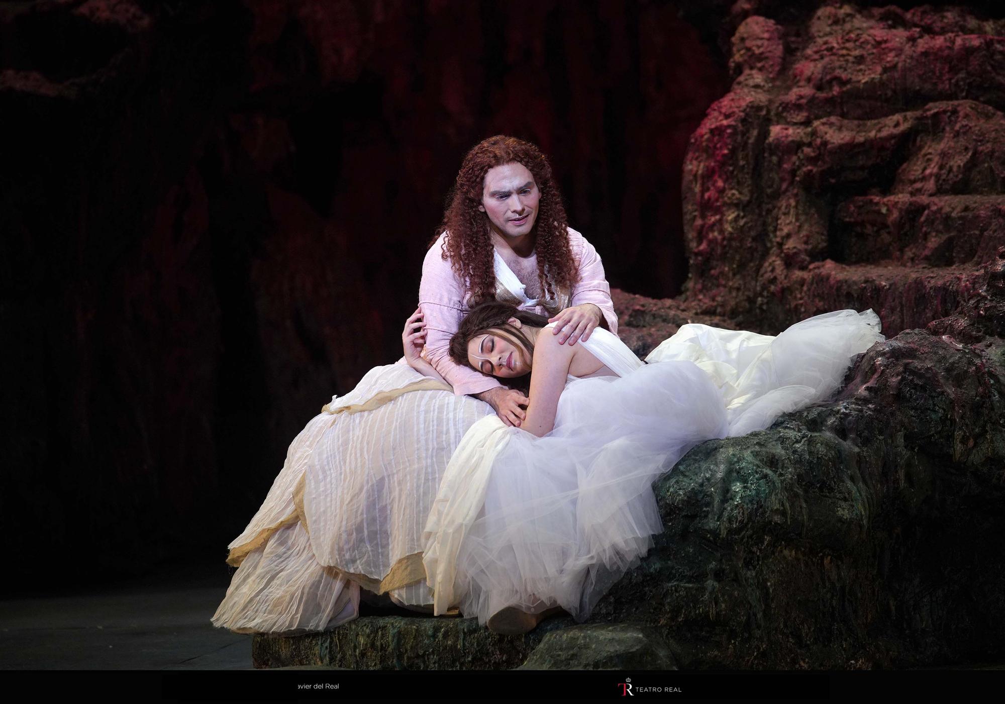 Aquiles (el contratenor Gabriel Díaz) y Deidamia (la soprano Francesca Aspromonte), en un momento de la ópera.