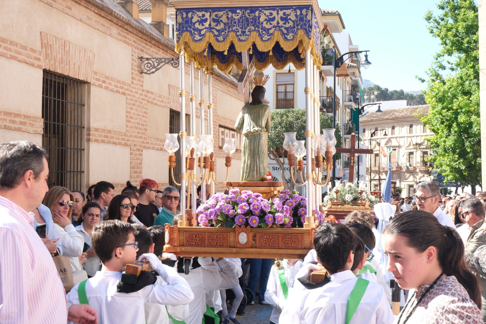 Concentración de tronos chicos en Antequera