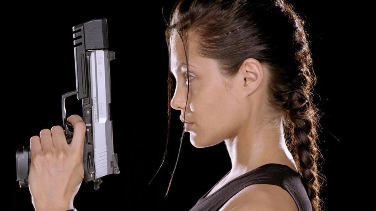 Angelina Jolie, caracterizada como la protagonista de 'Tomb Raider' Lara Croft.