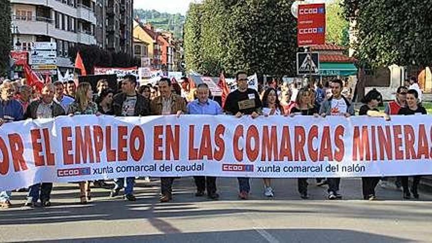 Cabecera de una manifestación con integrantes de Comisiones Obreras.