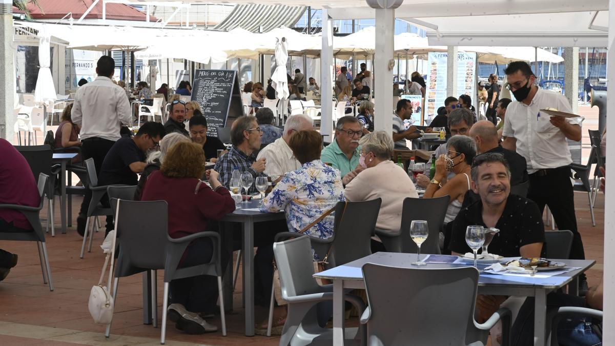 La hostelería seguirá con el aforo en terraza al 100%, pero 50 en interior.