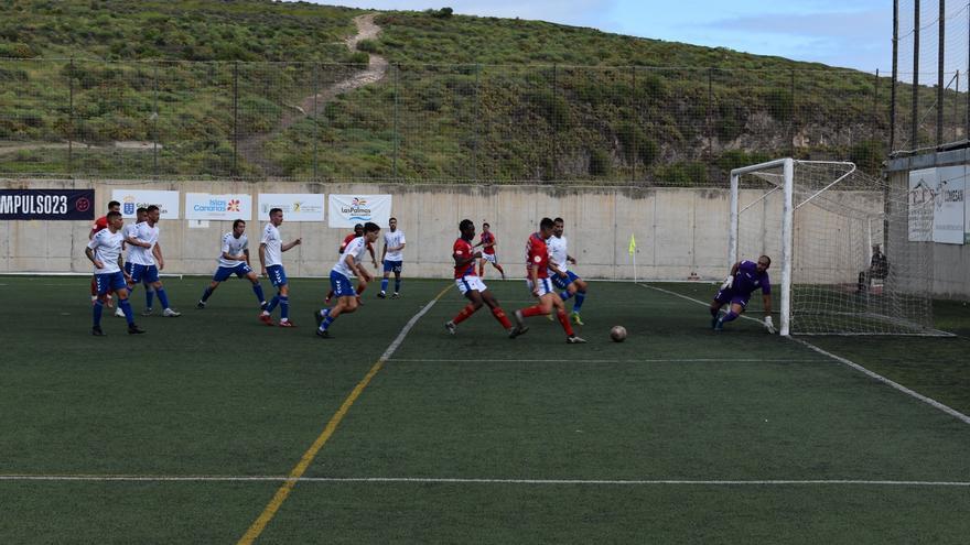 Di Renzo tritura al Tamaraceite con un hat-trick y mete quinto al Lanzarote (1-4)