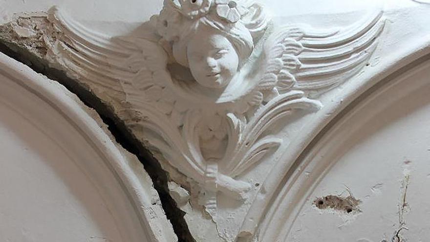 El monumental camarín de La Caridad recupera su esplendor más de diez años después