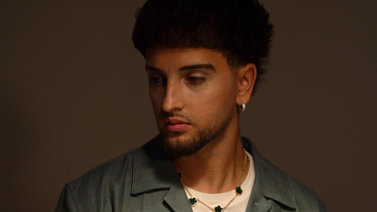 Álex Rodríguez, cantante de Aldeanueva de la Vera, celebra el éxito de su tema 'Abuelo'