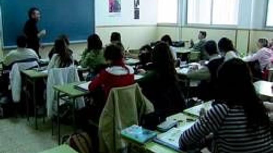 El suspenso del Informe PISA a España en educación reabre la controversia