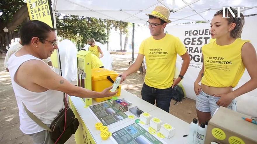 El Ayuntamiento de Alicante reparte botellas de agua y jabón contra los orines