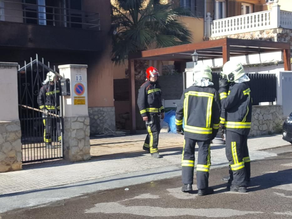 Los bomberos sofocan un gran incendio en un garaje subterráneo de Marratxí