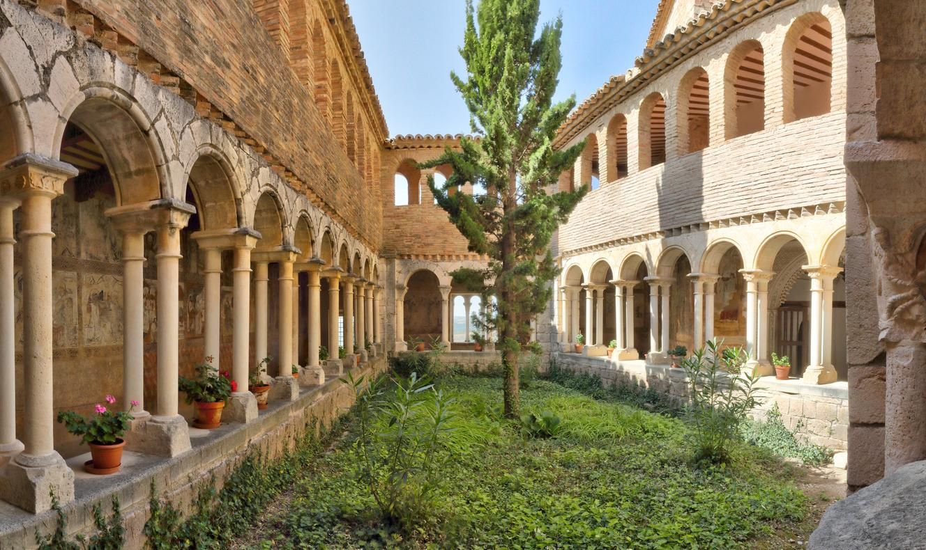El claustro de la Colegiata es toda una joya arquitectónica