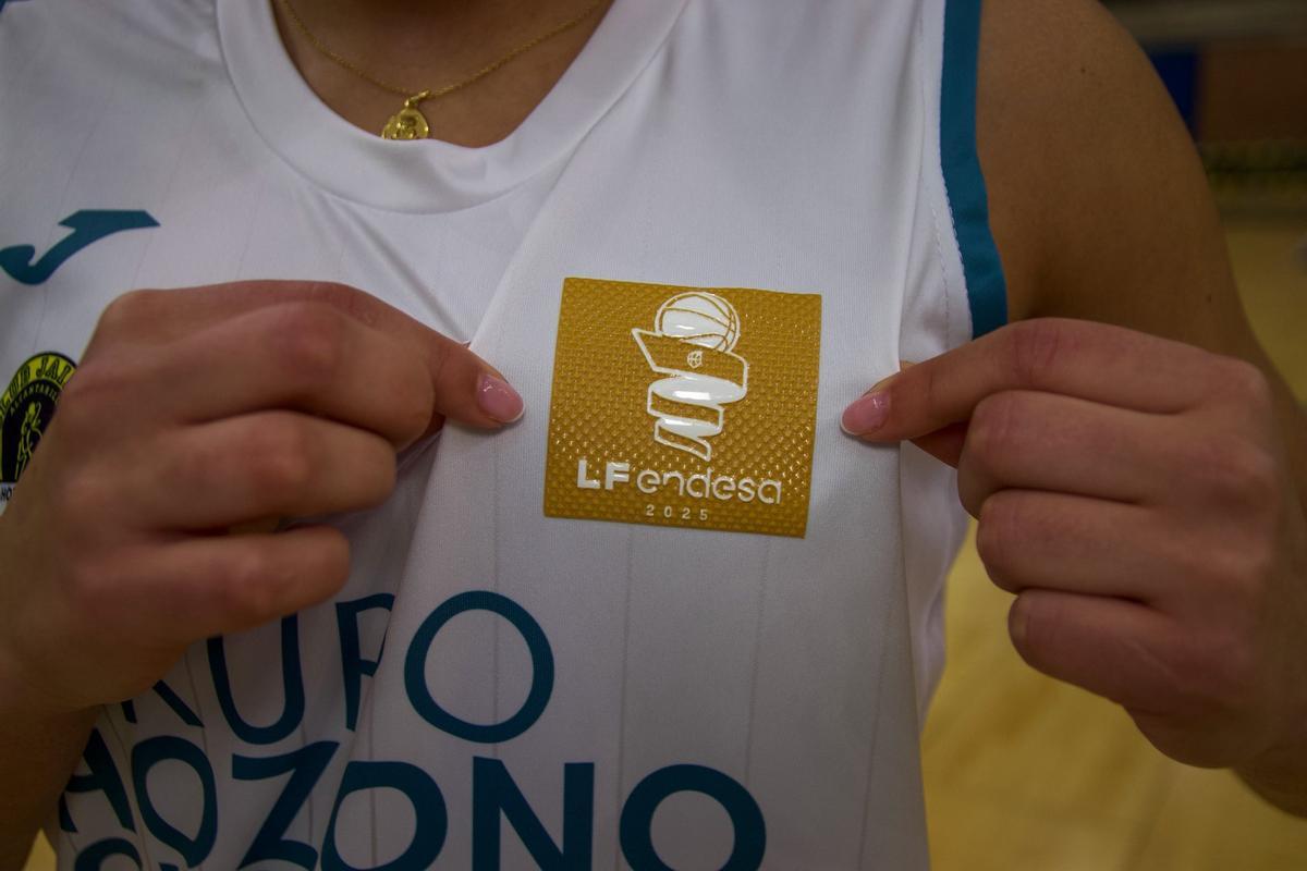 Parche de campeonas que lucirá el Hozono Global Jairis en esta edición de la Copa como vigente campeón.