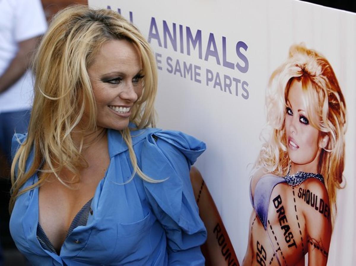 Pamela Anderson posa durant una campanya de PETA en favor dels animals, l’octubre del 2010 a Londres.