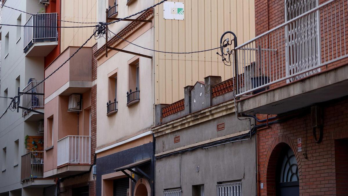 Los Mossos investigan la muerte violenta de una mujer y sus dos hijos menores en El Prat de Llobregat, en Barcelona