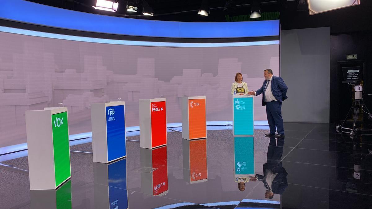 María Marín se negó a abandonar su atril el pasado viernes durante el debate electoral.