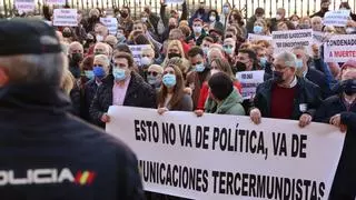 Los vecinos del Suroccidente toman Oviedo para "reivindicar su existencia": "No estamos muertos"