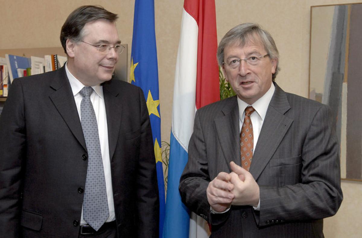 Geir Haarde, primer ministre d’Islàndia (dreta), amb el seu homòleg de Luxemburg, Jean-Claude Juncker.