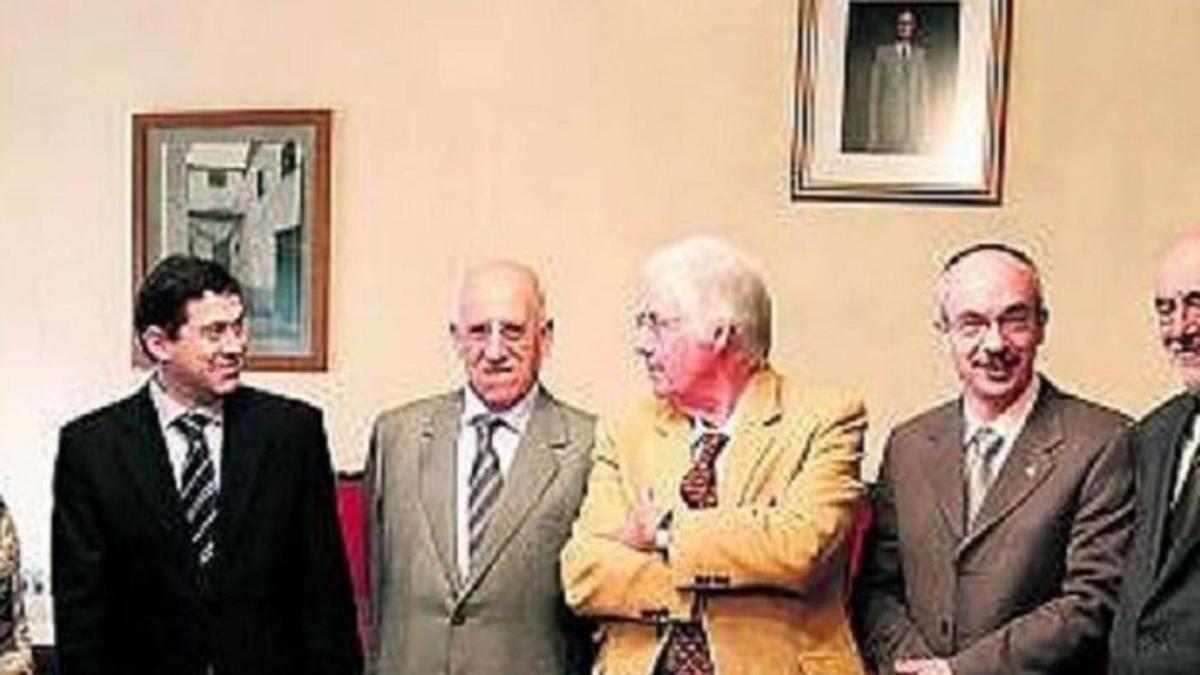 Salvador Prieto (segundo por la izquierda) en un acto de la Cámara de la Propiedad. | L.O.Z.
