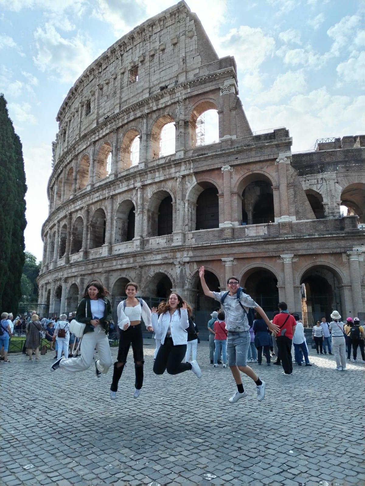 Visita a los alrededores del Coliseo en la bellísima ciudad de Roma.