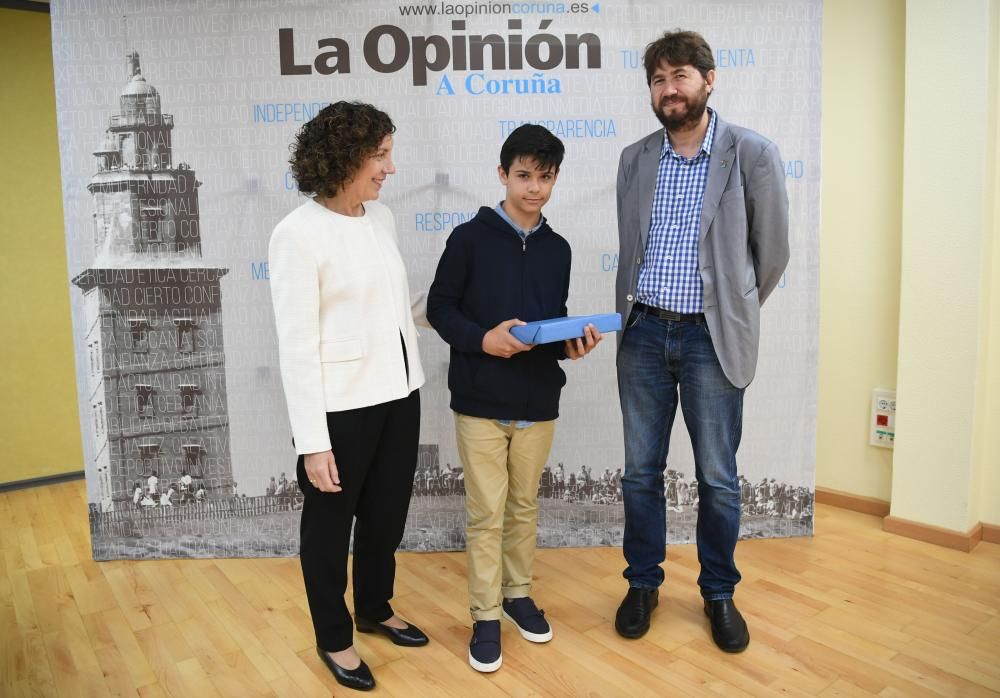 Los ganadores del concurso de relatos del PrensArteixo recogen los premios en LA OPINIÓN