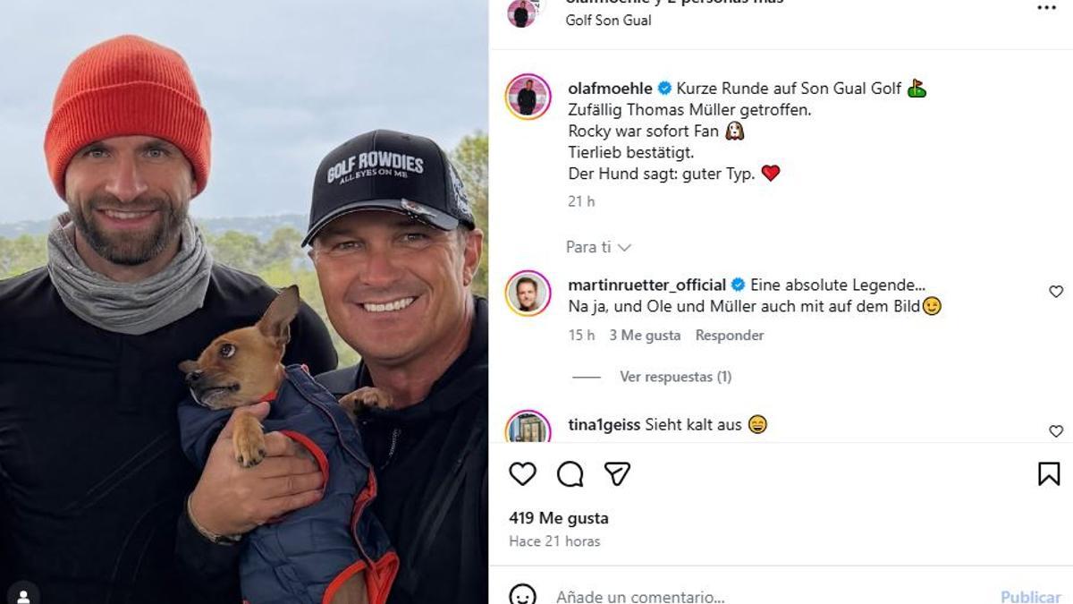 Thomas Müller mit Golftrainer Olaf Möhle.