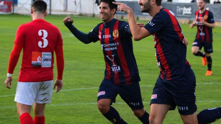 Iker Torre y Vivanco celebran el 2-0.