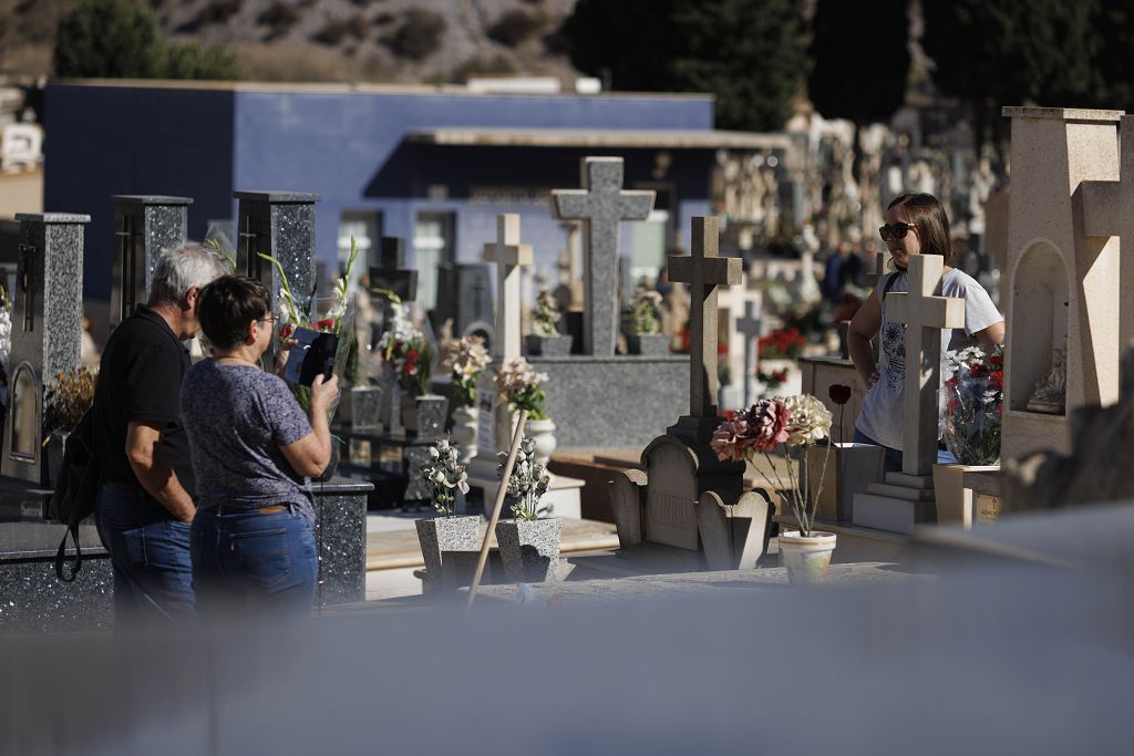 Día de Todoso los Santos en el cementerio de Los Remedios de Cartagena