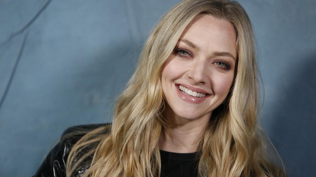 Amanda Seyfried y su estilismo rockero que necesitas este otoño