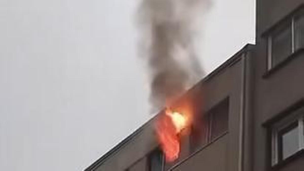 Un incendio en un piso del Ensanche moviliza a los Bomberos de Santiago a primera hora de este jueves