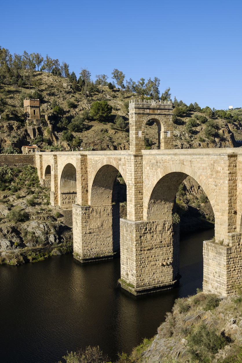 El puente romano de Alcántara en la provincia de Cáceres