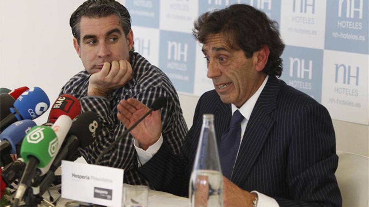 Jordi Cases junto a su abogado Felipe Izquierdo