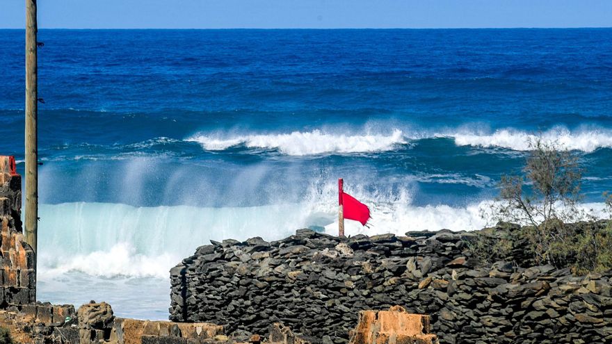 What will the weather be like in the Canary Islands this Saturday?
