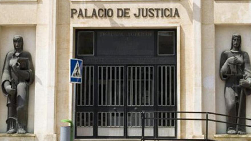 Condenado a más de 4 años de cárcel por robar a una mujer con un cuchillo en Cartagena