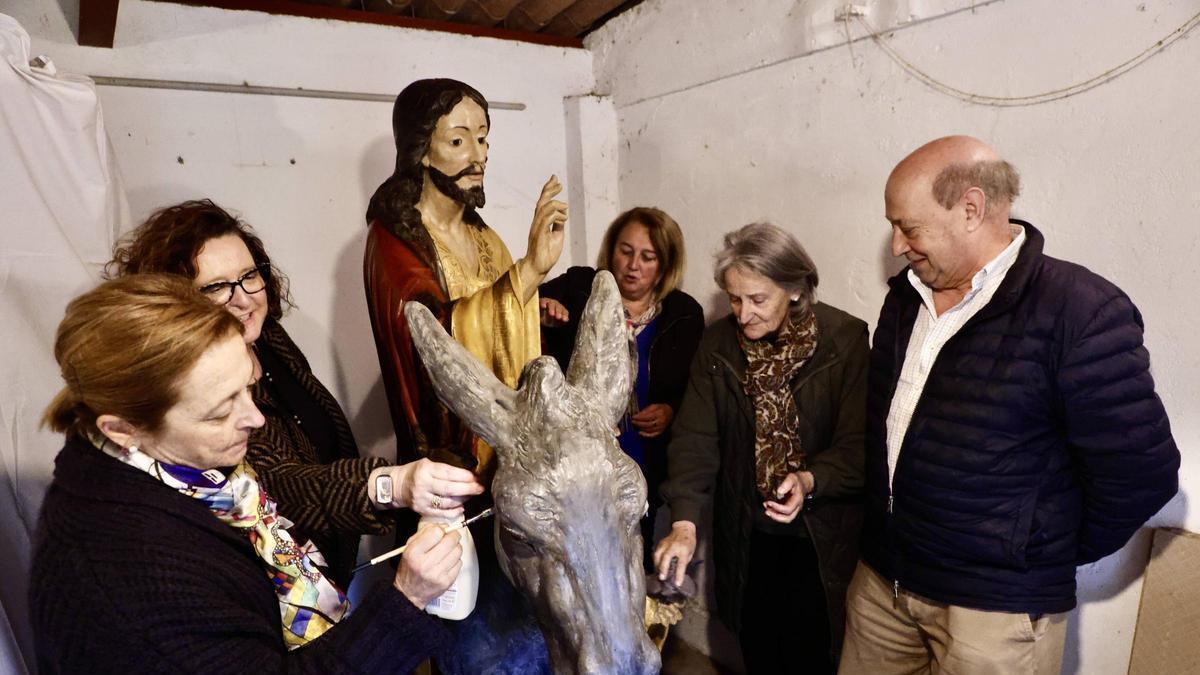 VÍDEO: Cuenta atrás para las procesiones de La Borriquilla en Gijón: así se preparan en Begoña, San Pedro y Somió
