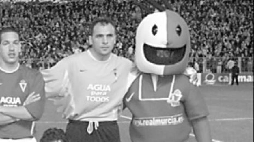 Acciari y Reinke, junto a Pimentín, durante la eliminatoria de Copa ante el Dépor en 2003.