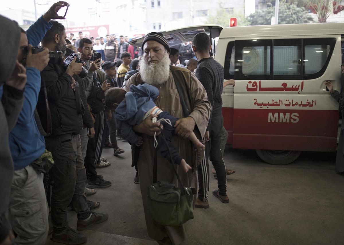 Desesperación y dolor en el hospital Nasser de Khan Younis tras bombardeos de Israel