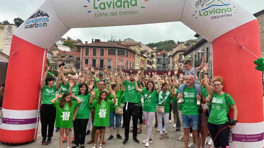 Laviana se vuelca contra la ELA: más de 300 personas marchan y escancian para favorecer la investigación