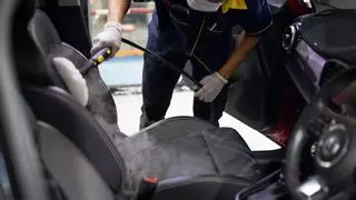 El truco definitivo para limpiar las alfombrillas del coche y que parezcan nuevas