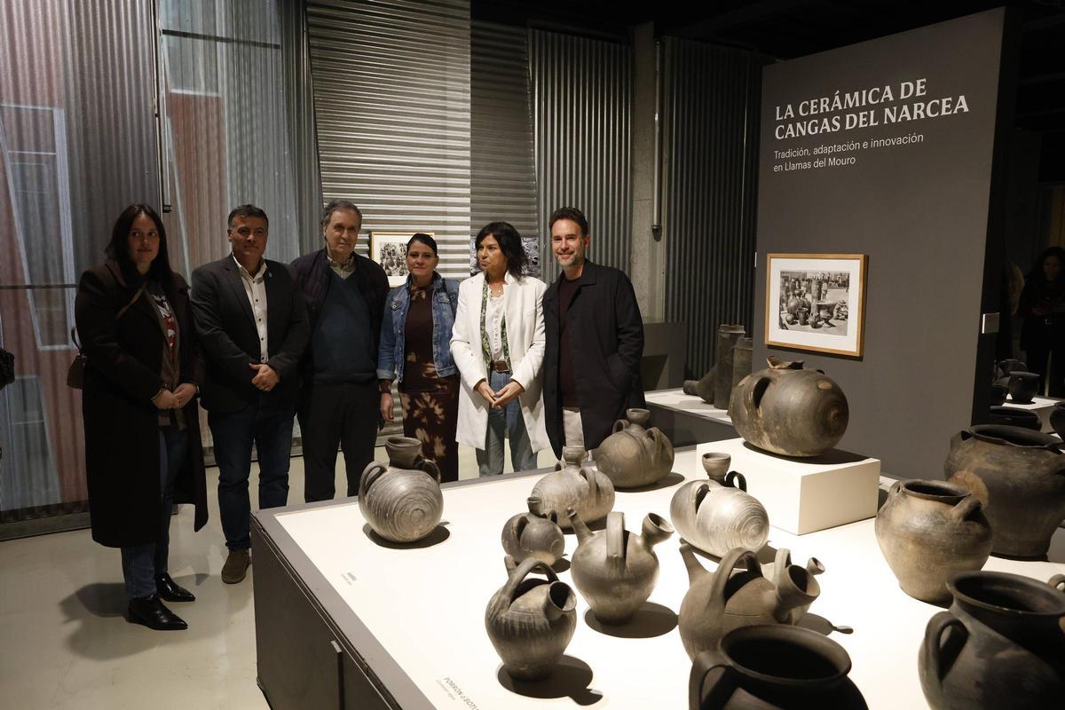 La inauguración de la muestra sobre la cerámica negra de Llamas del Mouro, en imágenes La inauguración de la muestra sobre la cerámica negra de Llamas del Mouro, en imágenes