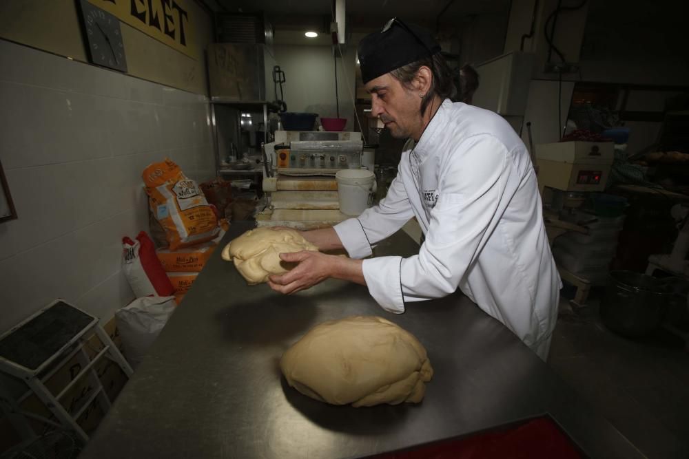 Forn Artesà Rafelet. Mejor panquemado, segundo de escaparate y tercero de torta de pasas y nueces y de monas.