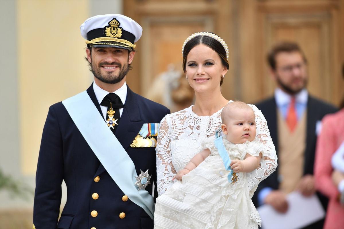 Bautizo de Alexander de Suecia, el bebé junto a sus padres