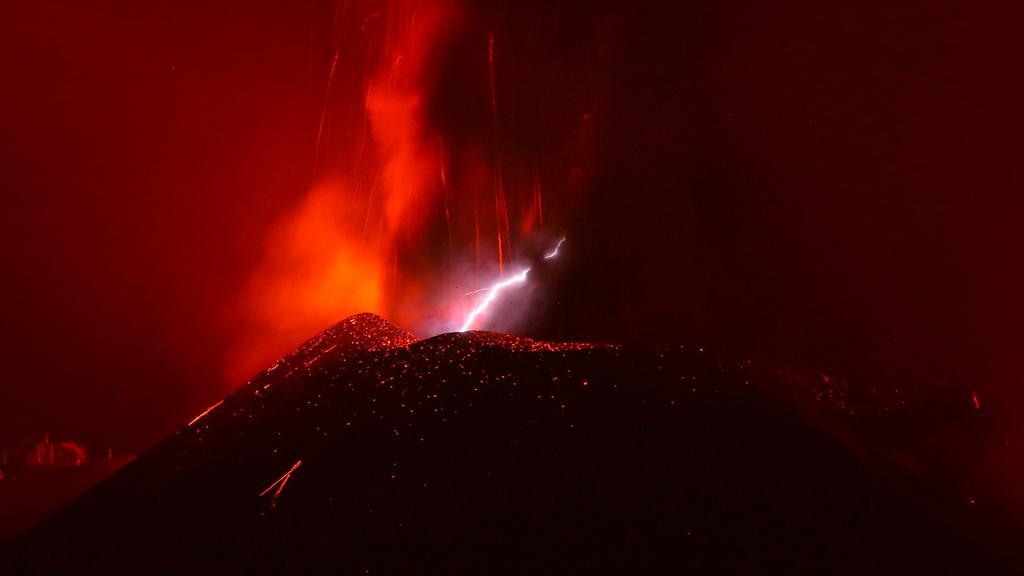 Durante la erupción volcánica de La Palma de 2021 pudimos ver relámpagos saliendo del volcán.