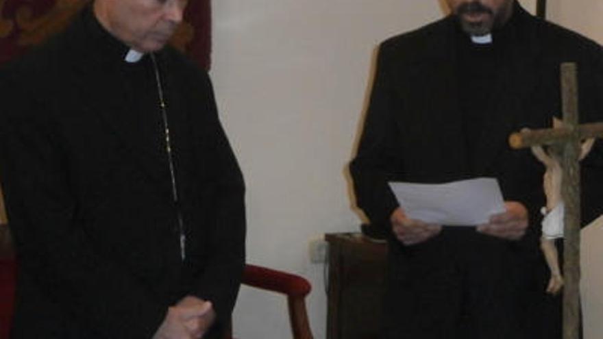 El obispado de Málaga, Jesús Catalá, acompañado de Antonio Coronado.