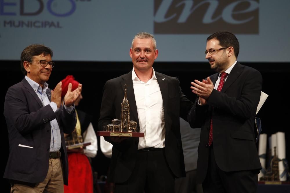 Ceremonia de entrega de los premios del XXIV concurso y muestra del Folclore Ciudad de Oviedo