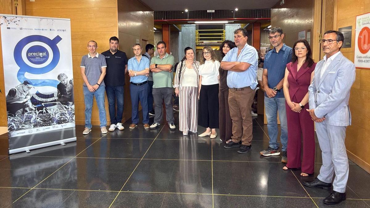 La foto de familia de los representantes del consorcio que forman Precigal.