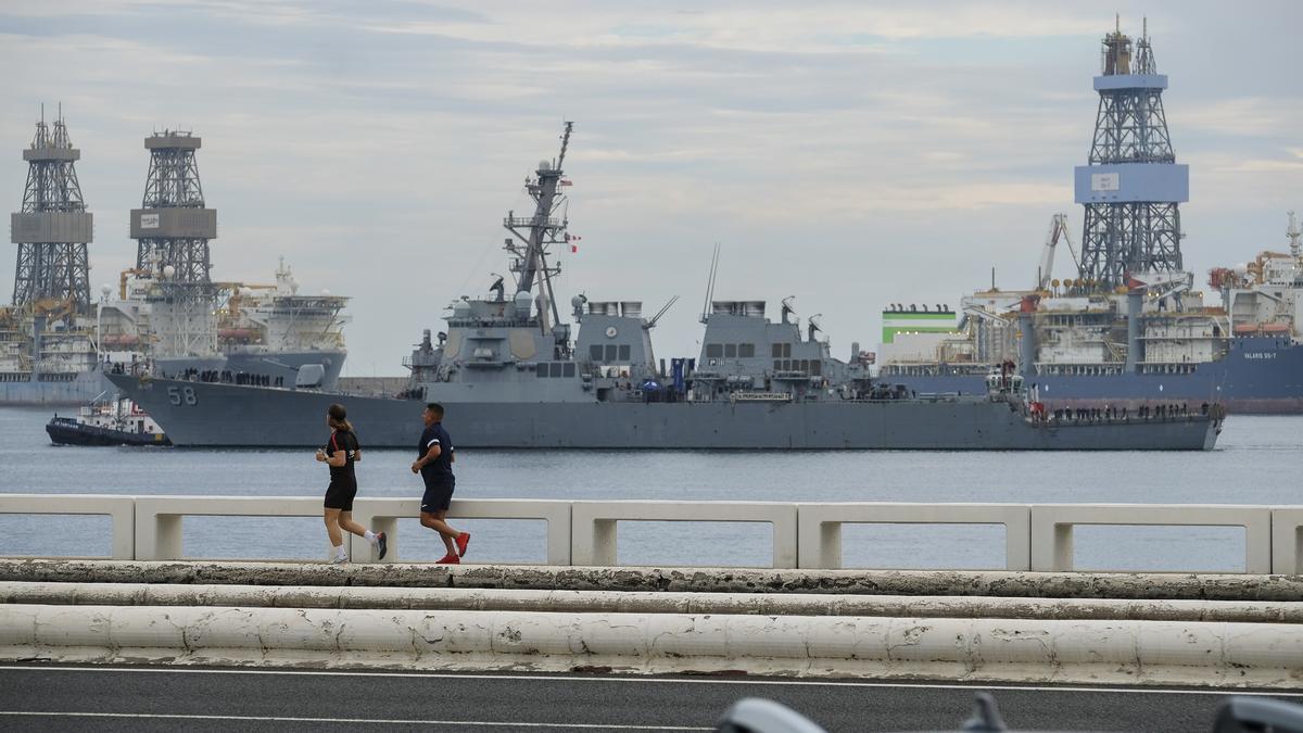 El destructor 'USS Laboon' a su llegada a la bahía de Las Palmas de Gran Canaria.