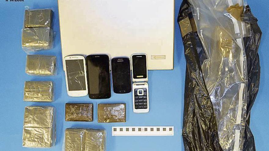 Un detenido traía desde Sevilla 1,9 kilos de hachís ocultos en el radiador del coche