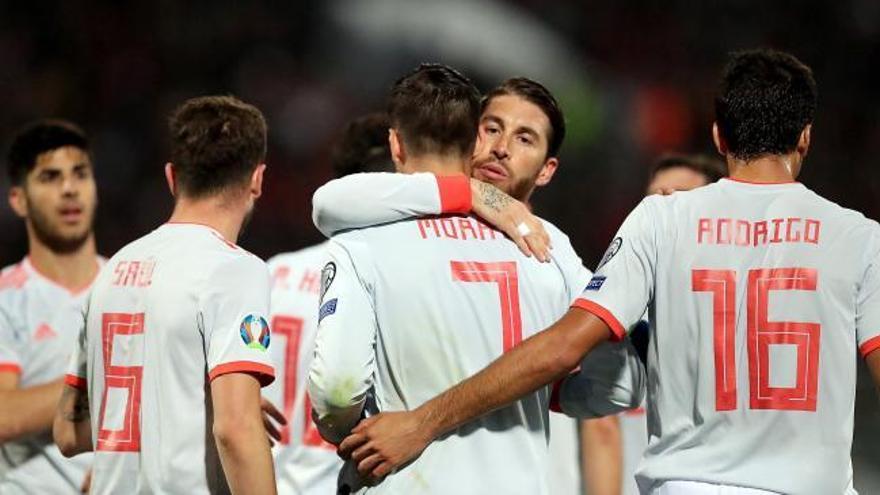 La selección dedica a Luis Enrique su victoria ante Malta