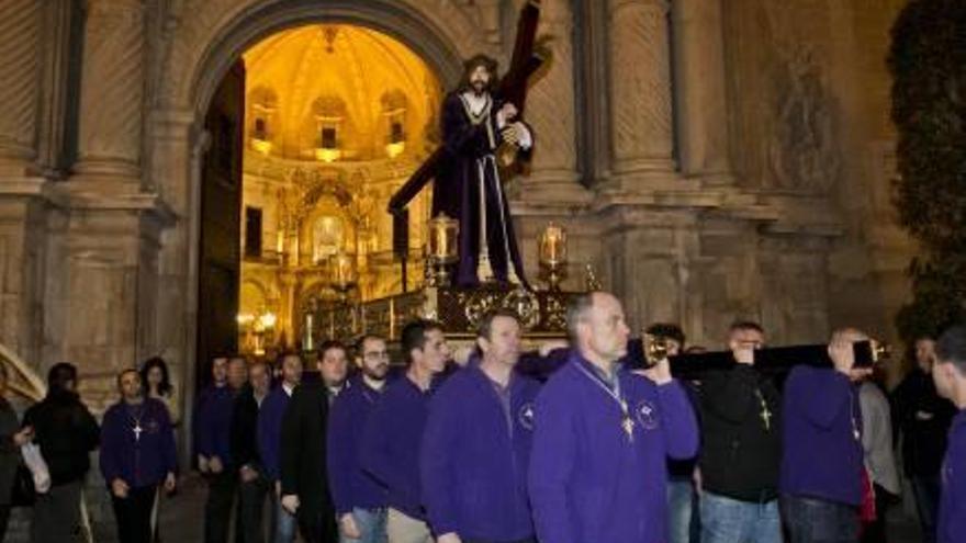 El Nazareno recorre el centro en un via crucis