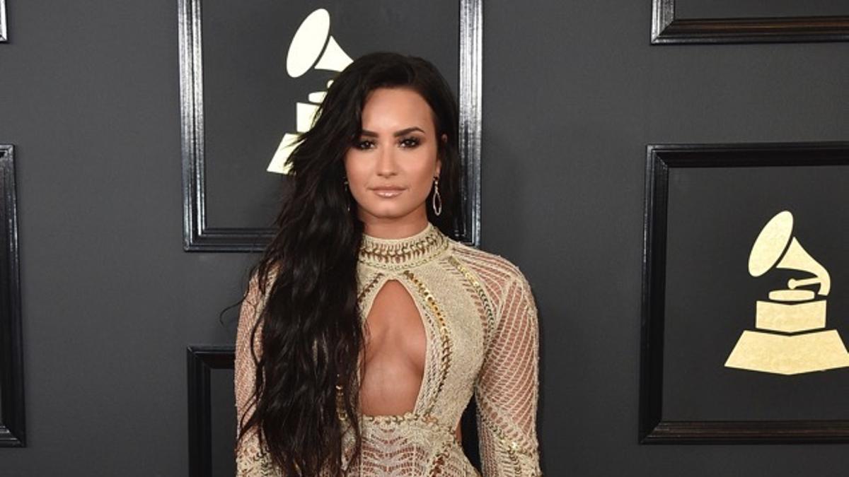 Premios Grammy 2017, Demi Lovato